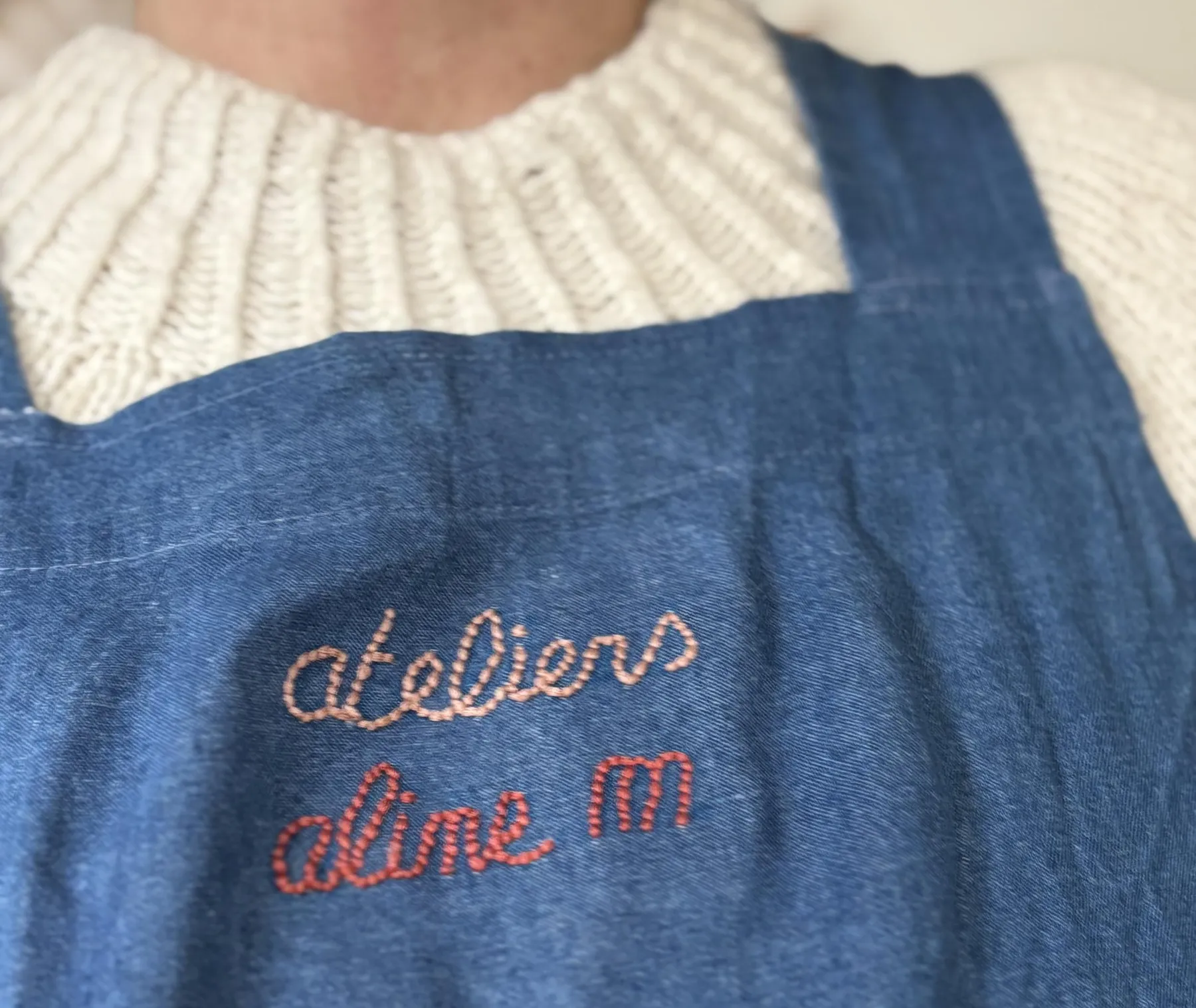 Customisez votre vêtement en jean avec Aline - Image n°1 - Wecandoo