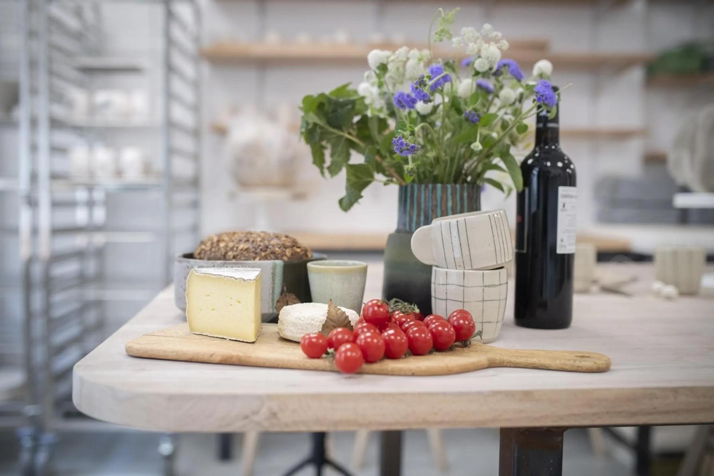 Modelez votre pièce en céramique autour d'un apéro
