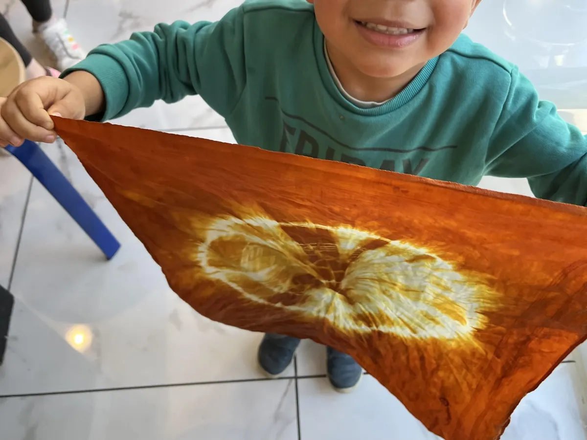 Découvrez la teinture végétale avec votre enfant