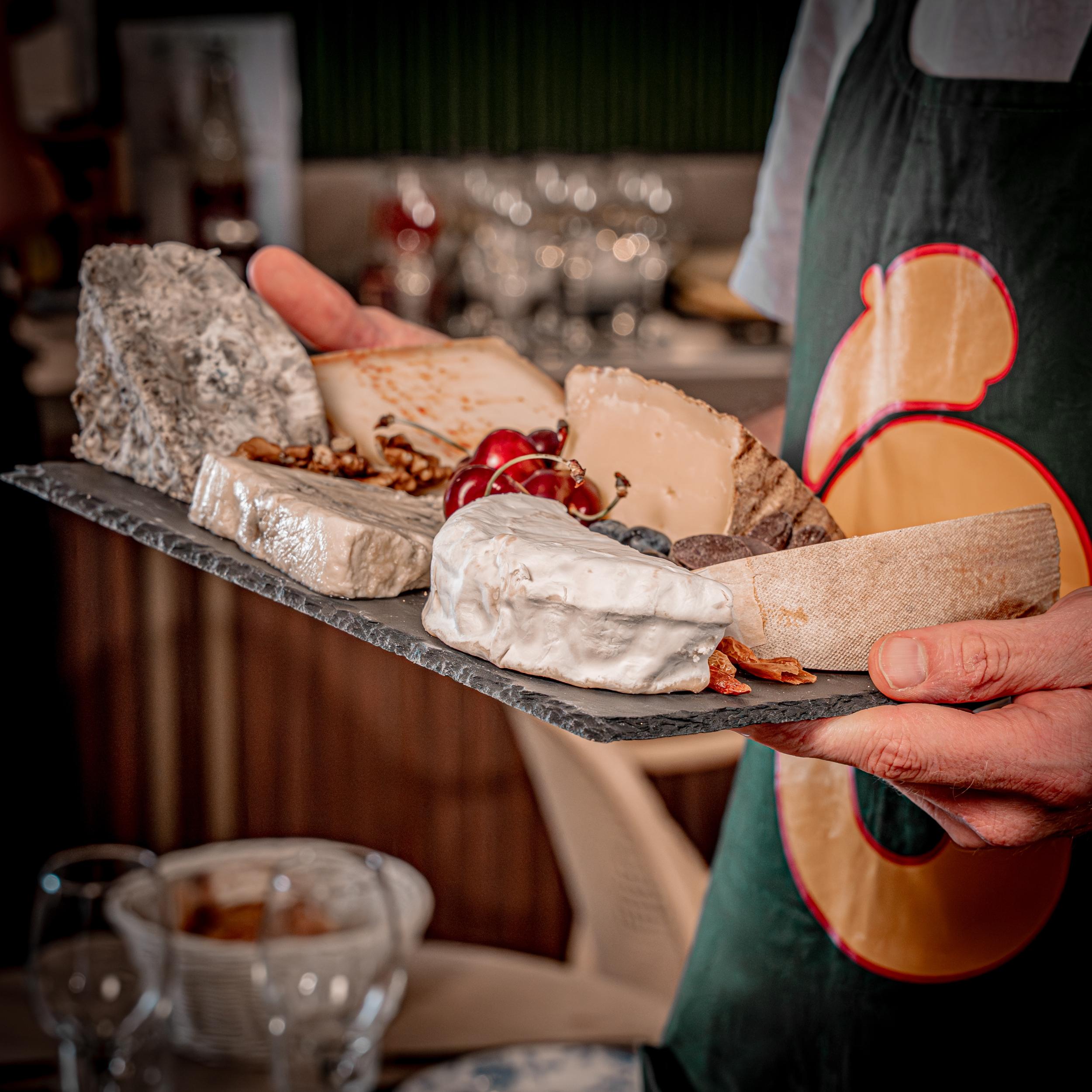 Initiez-vous à la caséologie avec un fromager en groupe - Image n°3 - Wecandoo