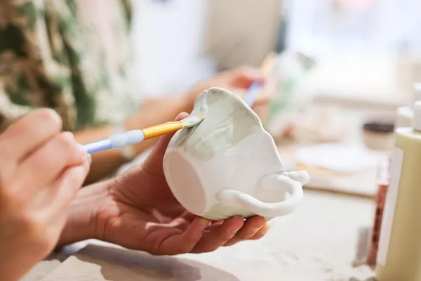 Inspirez votre équipe et décorez chacun une pièce en céramique dans le Viaduc des Arts avec Pauline - Image n°1 - Wecandoo