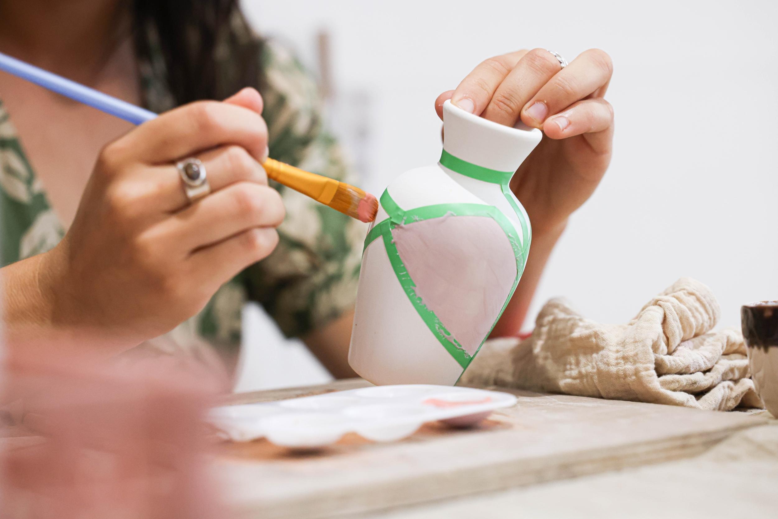 Inspirez votre équipe et décorez chacun une pièce en céramique avec Pauline - Image n°6 - Wecandoo