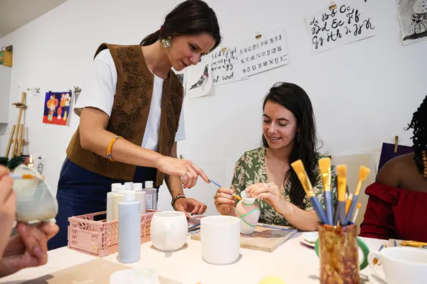Inspirez votre équipe et décorez chacun une pièce en céramique dans le Viaduc des Arts avec Pauline - Image n°3 - Wecandoo