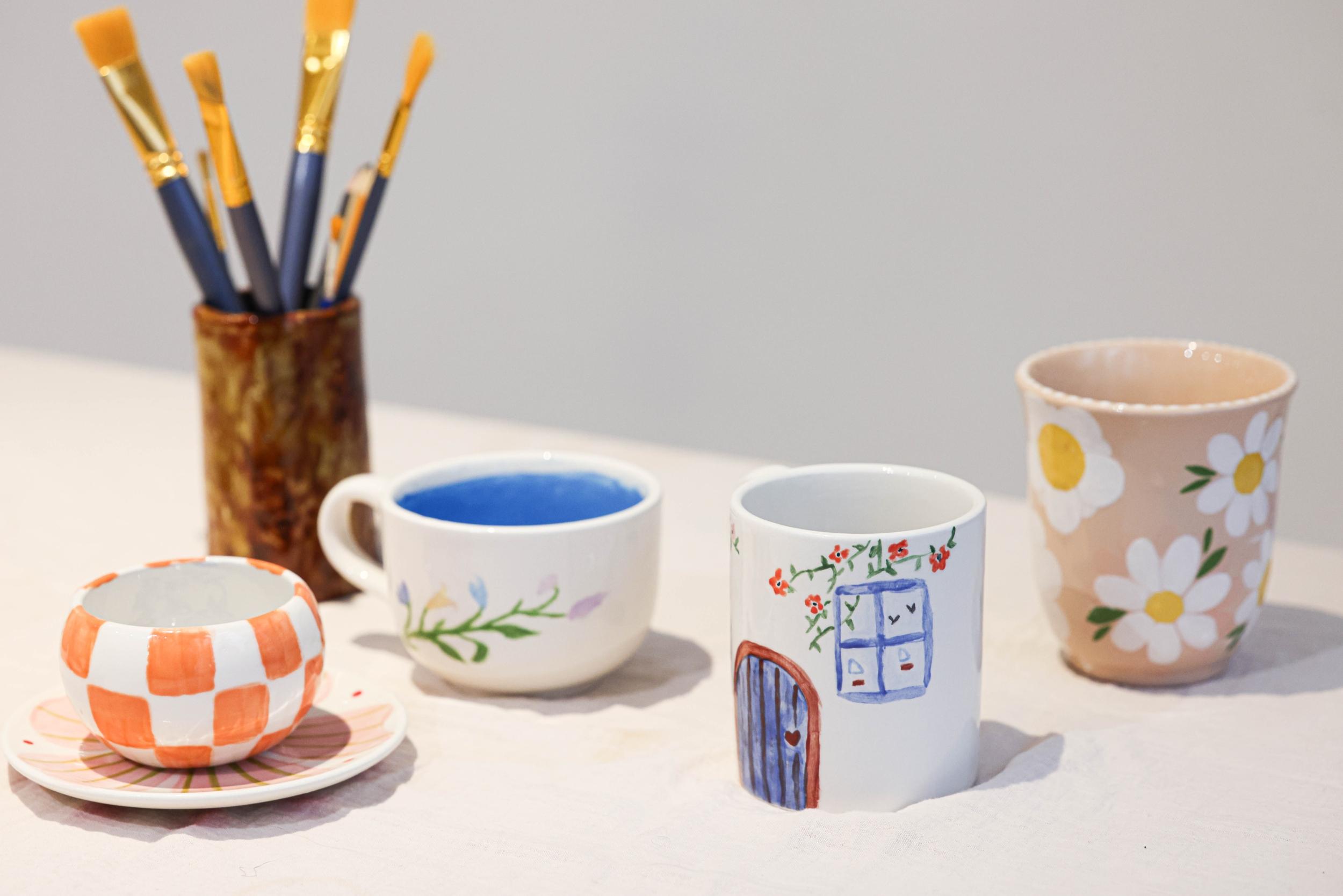 Décorez votre pièce en céramique en groupe