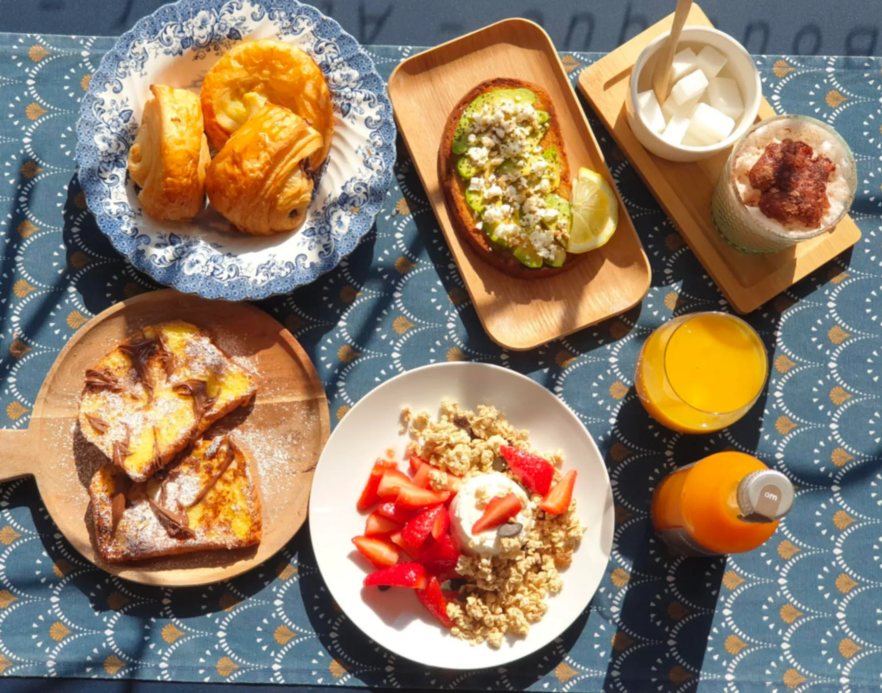 Décorez votre tasse en céramique autour d'un brunch avec Caroline et ses équipes - Afbeelding nr. 2 - Wecandoo