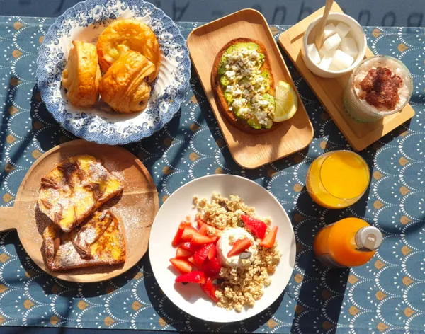 Décorez votre tasse en céramique autour d'un brunch avec Caroline et ses équipes - Image n°2 - Wecandoo