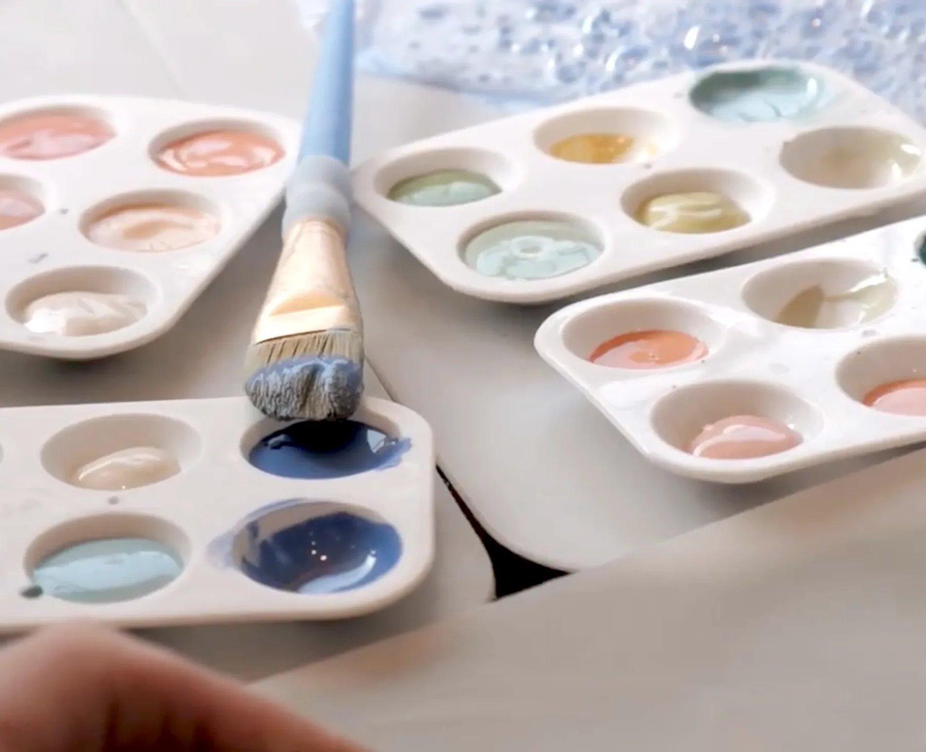 Décorez votre tasse en céramique autour d'un brunch avec Caroline et ses équipes - Afbeelding nr. 3 - Wecandoo