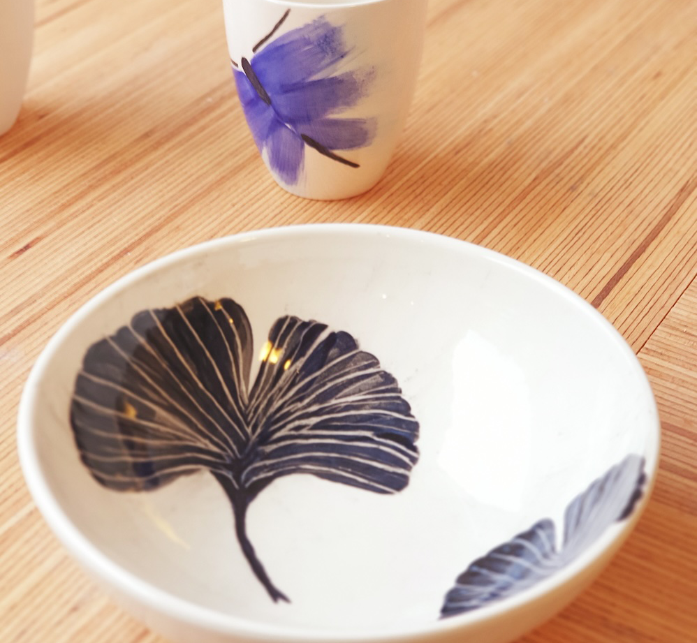 Découvrez le décor sur céramique autour d'un goûter avec Caroline et ses équipes - Image n°1 - Wecandoo