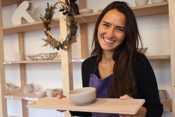 Découvrez l'art du modelage en céramique avec Caroline et ses équipes - Image n°2 - Wecandoo