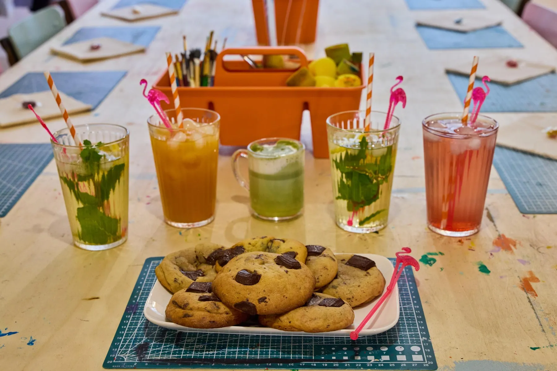 Réalisez vos boucles d'oreilles en polymère autour d'un goûter avec Hadjara et Armelle - Image n°4 - Wecandoo