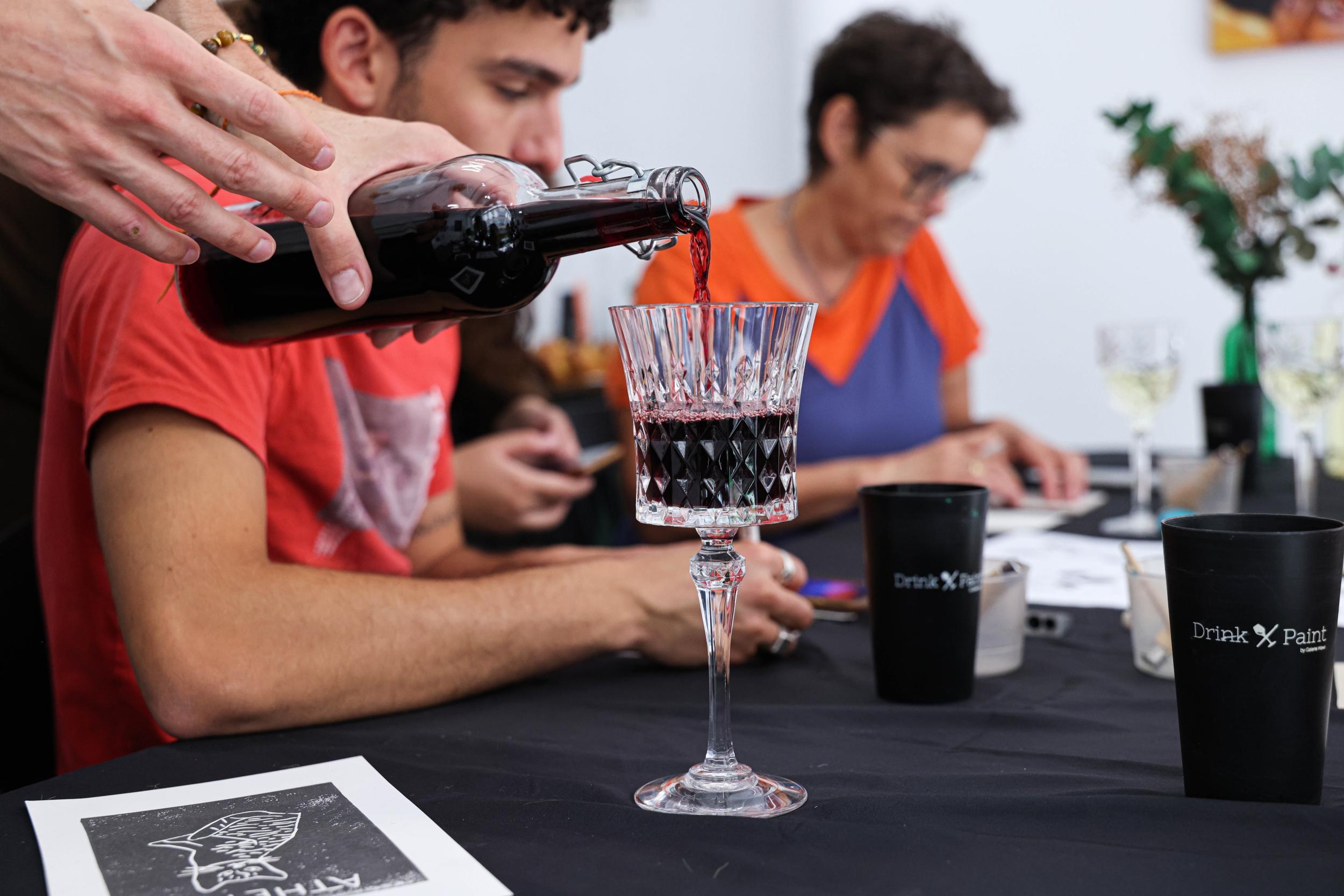Découvrez la linogravure autour d’un apéro et réalisez votre création unique avec Amina - Image n°4 - Wecandoo