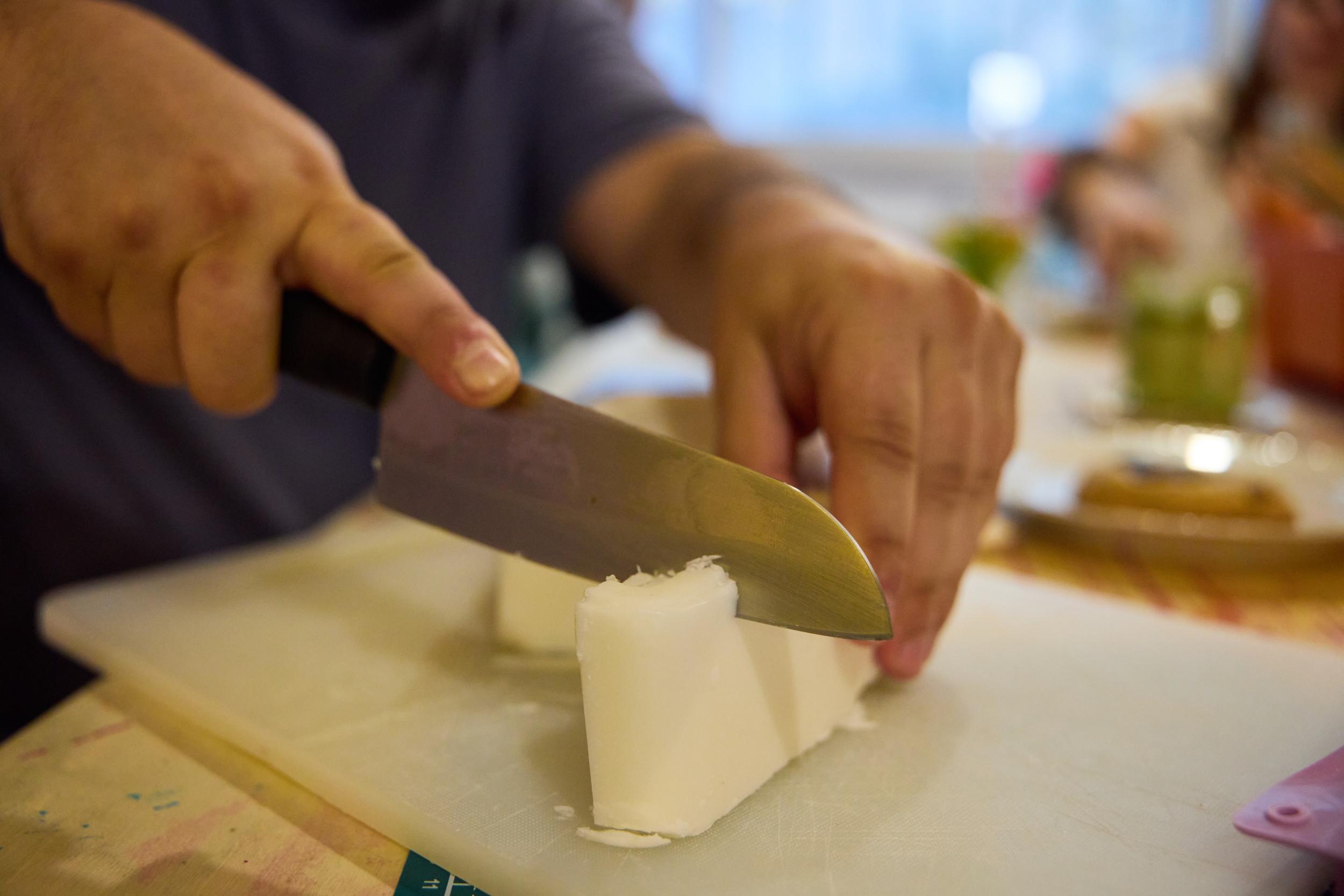 Réalisez votre savon autour d'un goûter maison avec Hadjara et Armelle - Image n°1 - Wecandoo