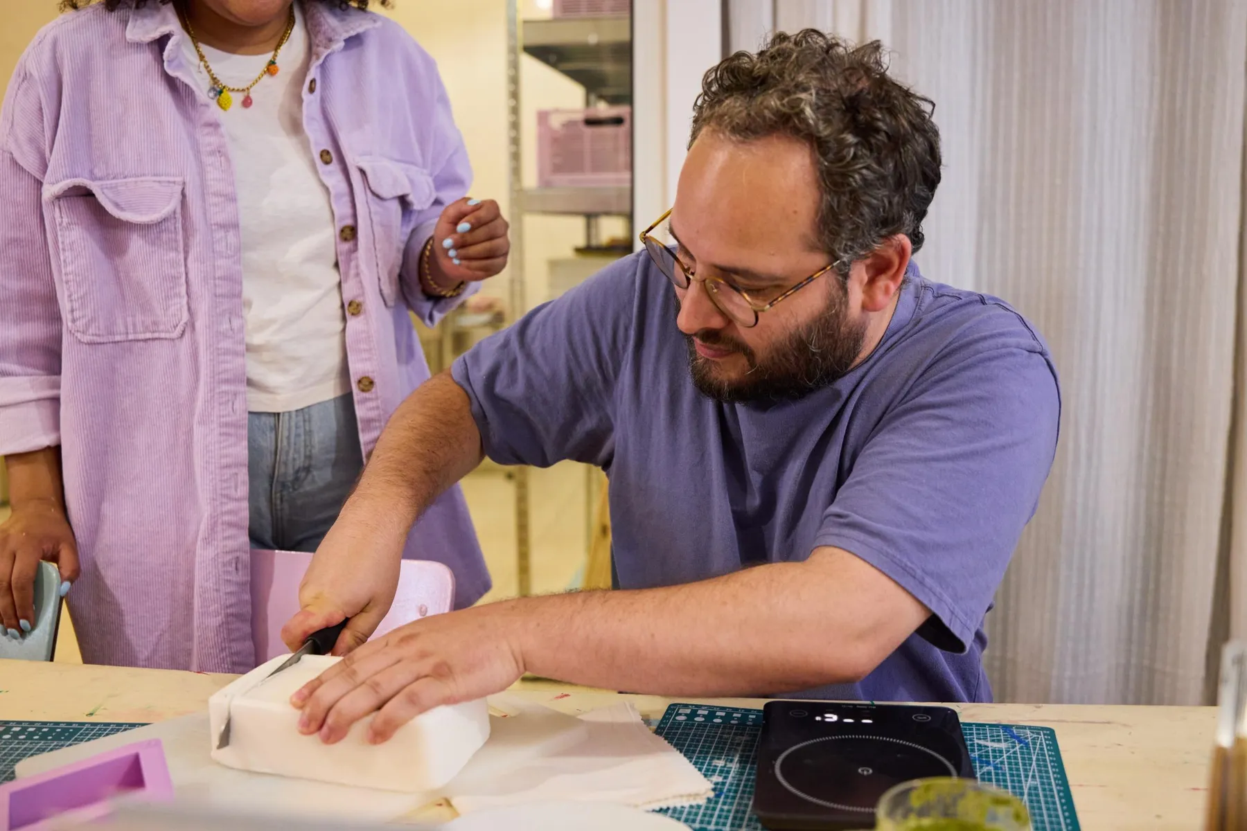 Réalisez votre savon autour d'un goûter maison avec Hadjara et Armelle - Image n°2 - Wecandoo