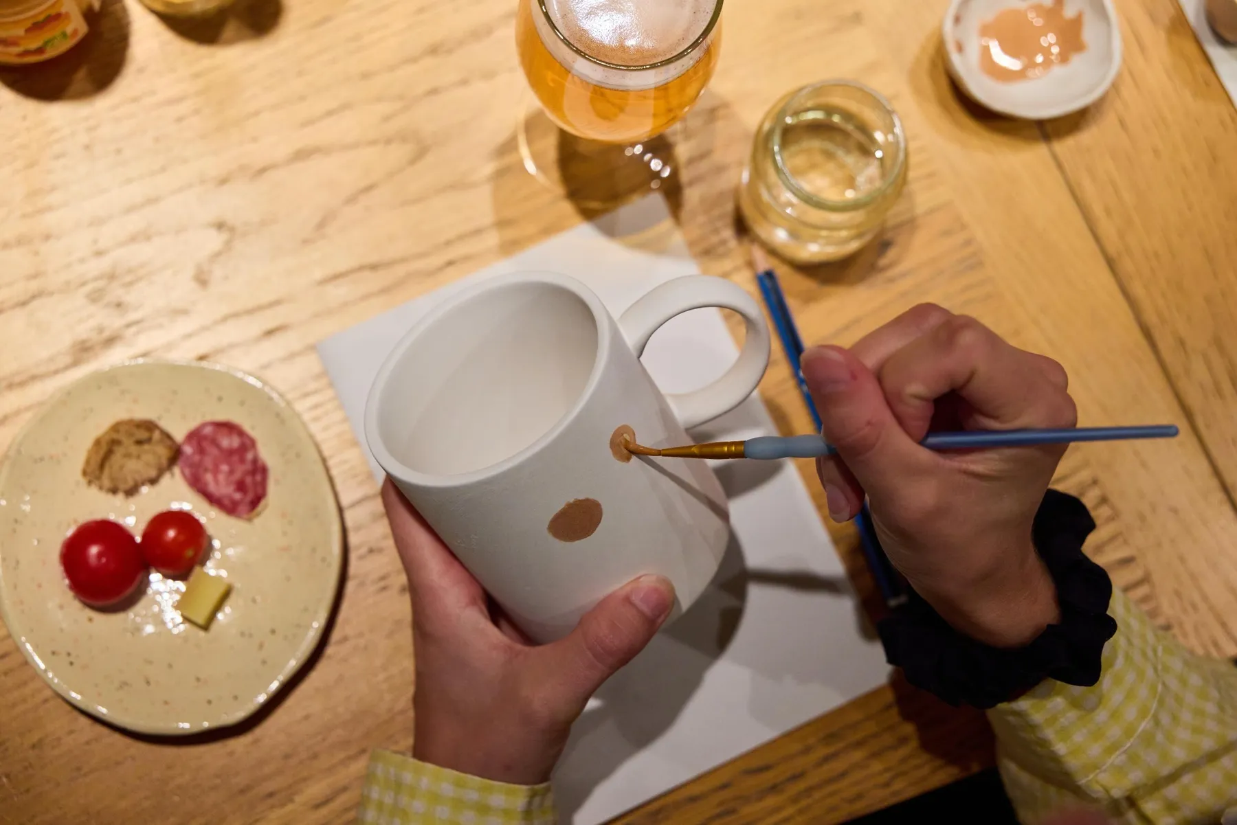 Décorez votre pièce en céramique autour d'un apéro avec San et son équipe - Image n°3 - Wecandoo