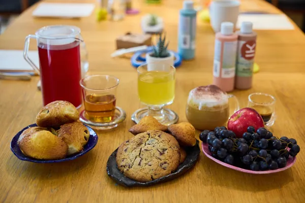 Découvrez le décor sur céramique autour d'un petit-déjeuner avec San et son équipe - Afbeelding nr. 5 - Wecandoo