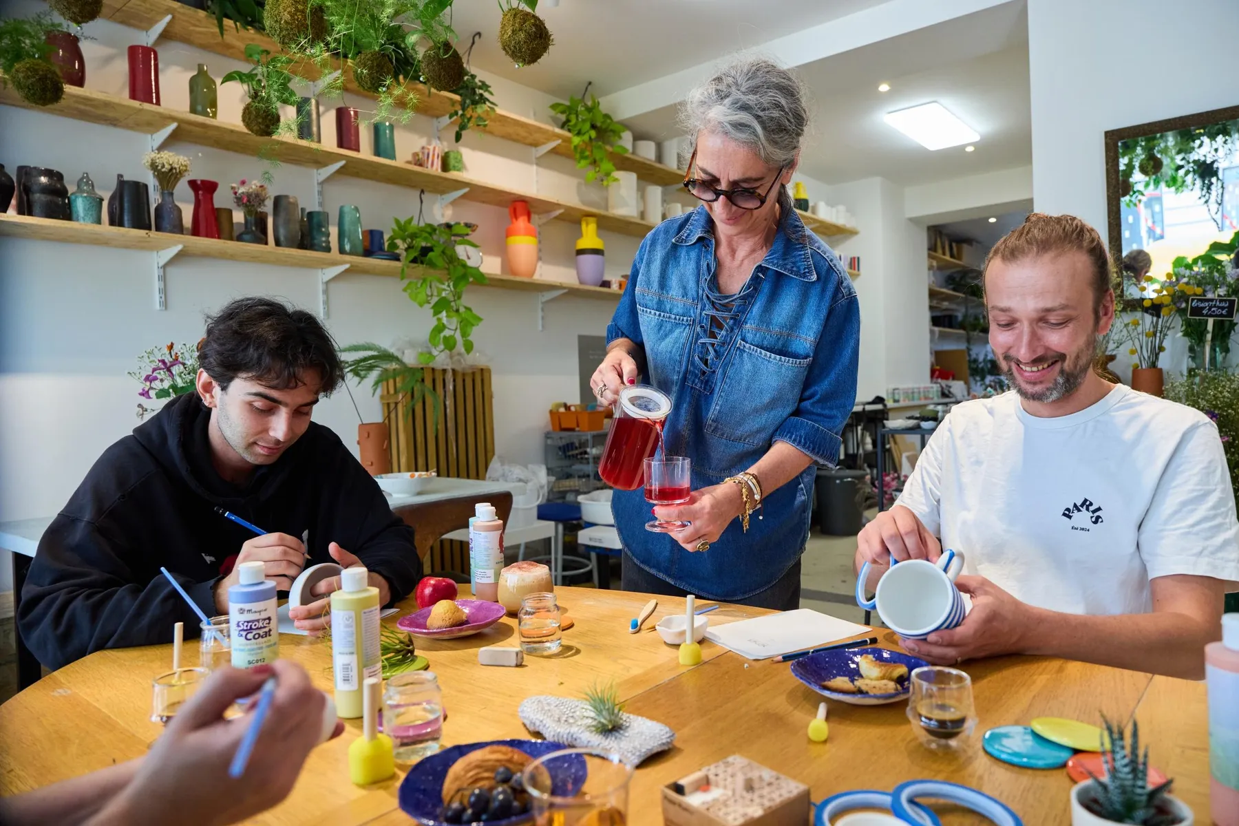 Découvrez le décor sur céramique autour d'un petit-déjeuner avec San et son équipe - Image n°4 - Wecandoo