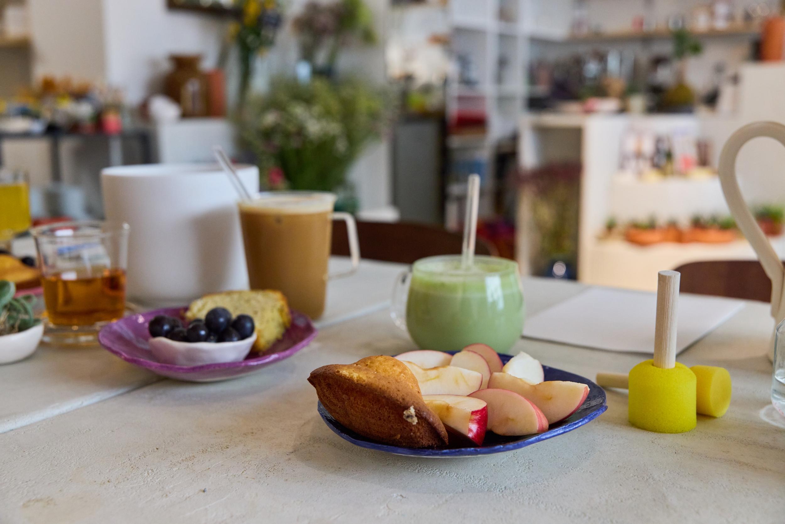 Découvrez le décor sur céramique autour d'un petit-déjeuner avec San et son équipe - Image n°7 - Wecandoo