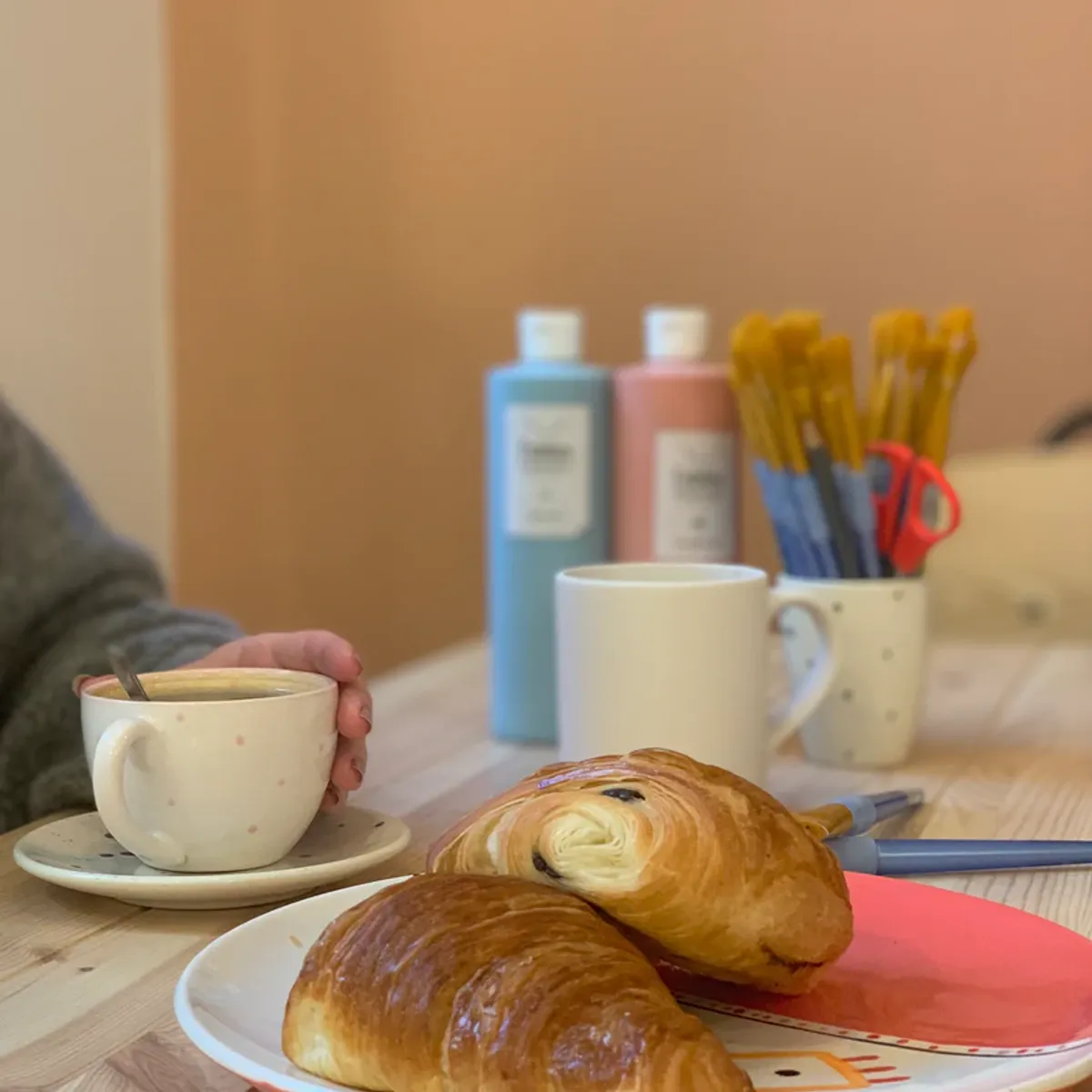 Décorez votre céramique autour d’un petit-déjeuner