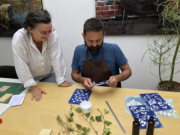 Initiez-vous au cyanotype et réalisez vos affiches avec Bénédicte - Image n°3 - Wecandoo