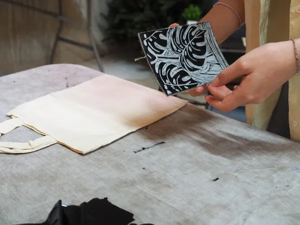 Linogravez votre totebag avec Anna - Image n°4 - Wecandoo