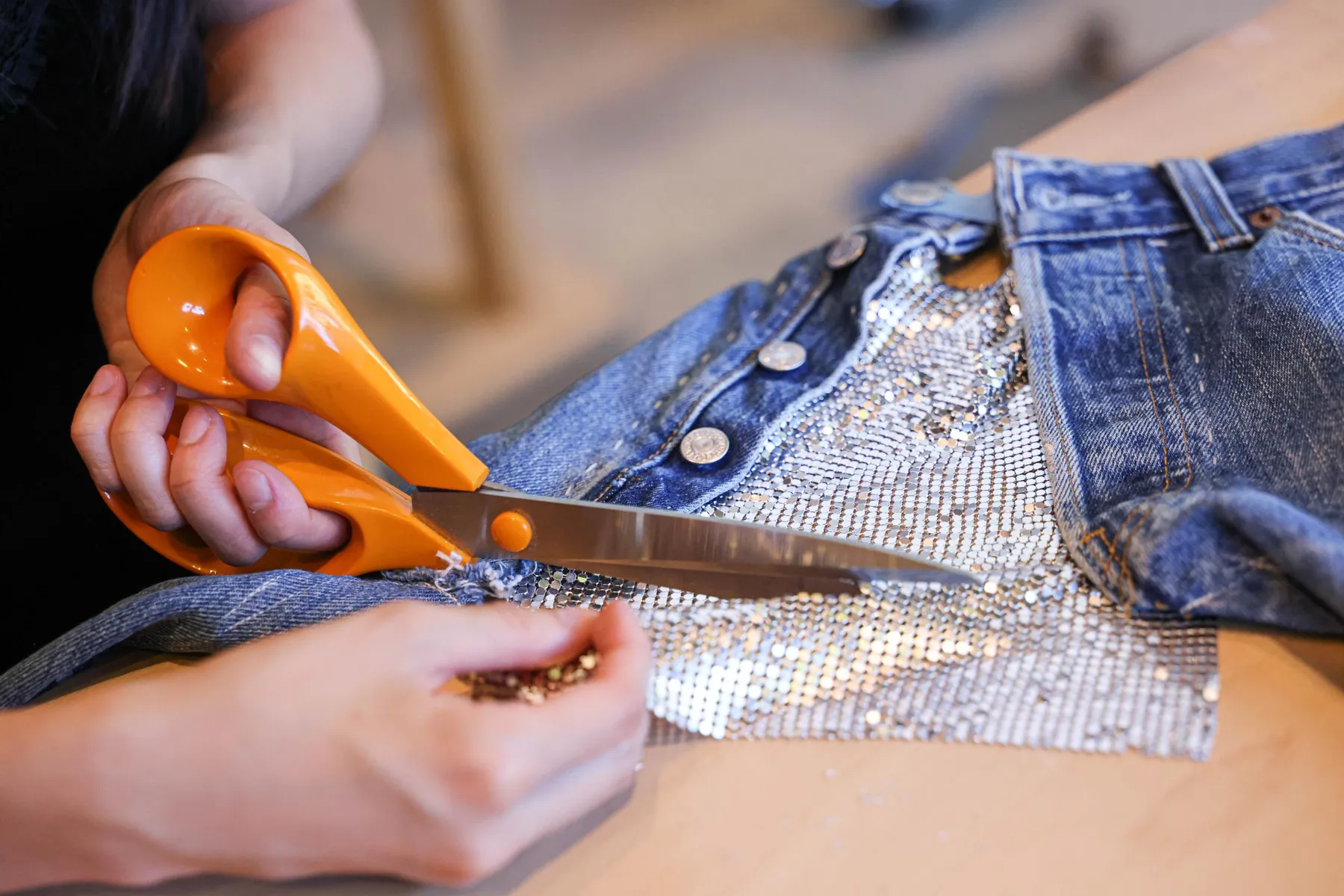 Customisez votre pièce en jean avec Salma - Image n°1 - Wecandoo