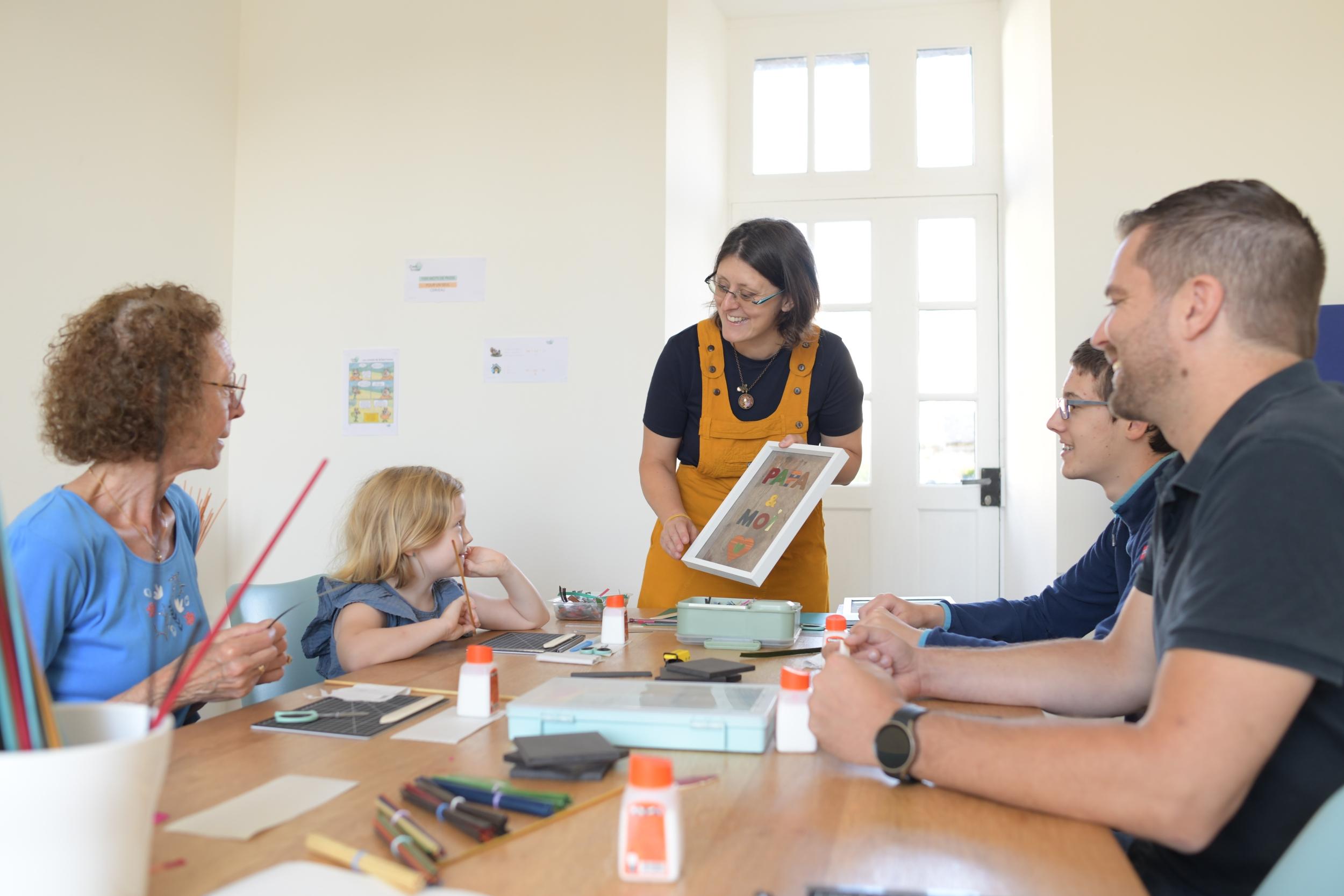 Initiez-vous à la marqueterie de paille en duo avec votre enfant accompagnés par Cécile - Image n°3 - Wecandoo