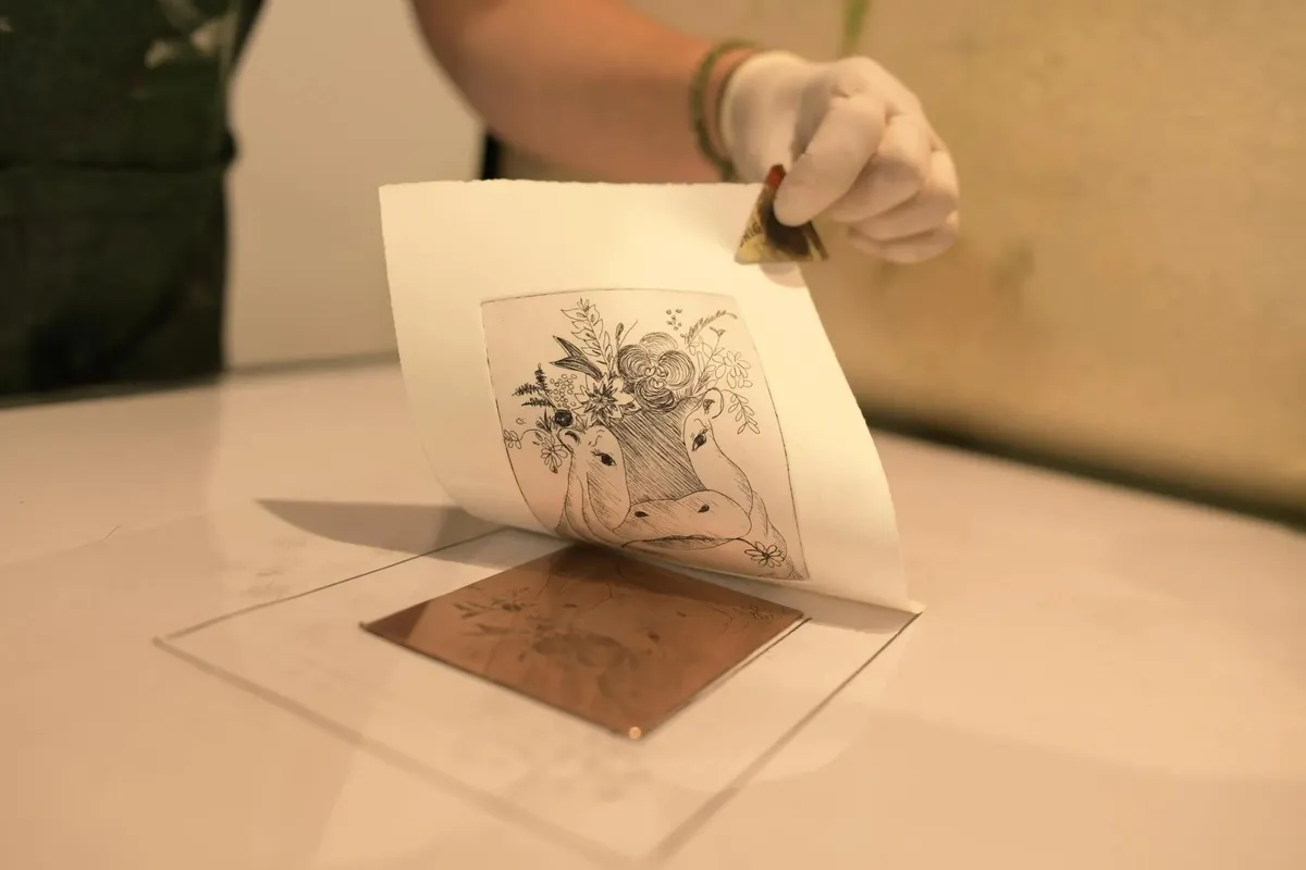 Découvrez la gravure sur cuivre sur un jour