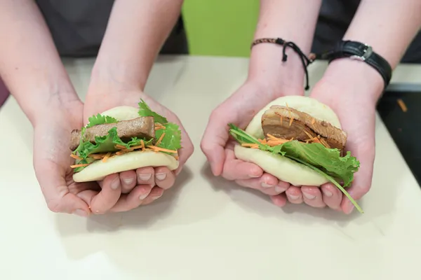 Réalisez vos propres gua bao maison avec Zhaofeng - Image n°2 - Wecandoo