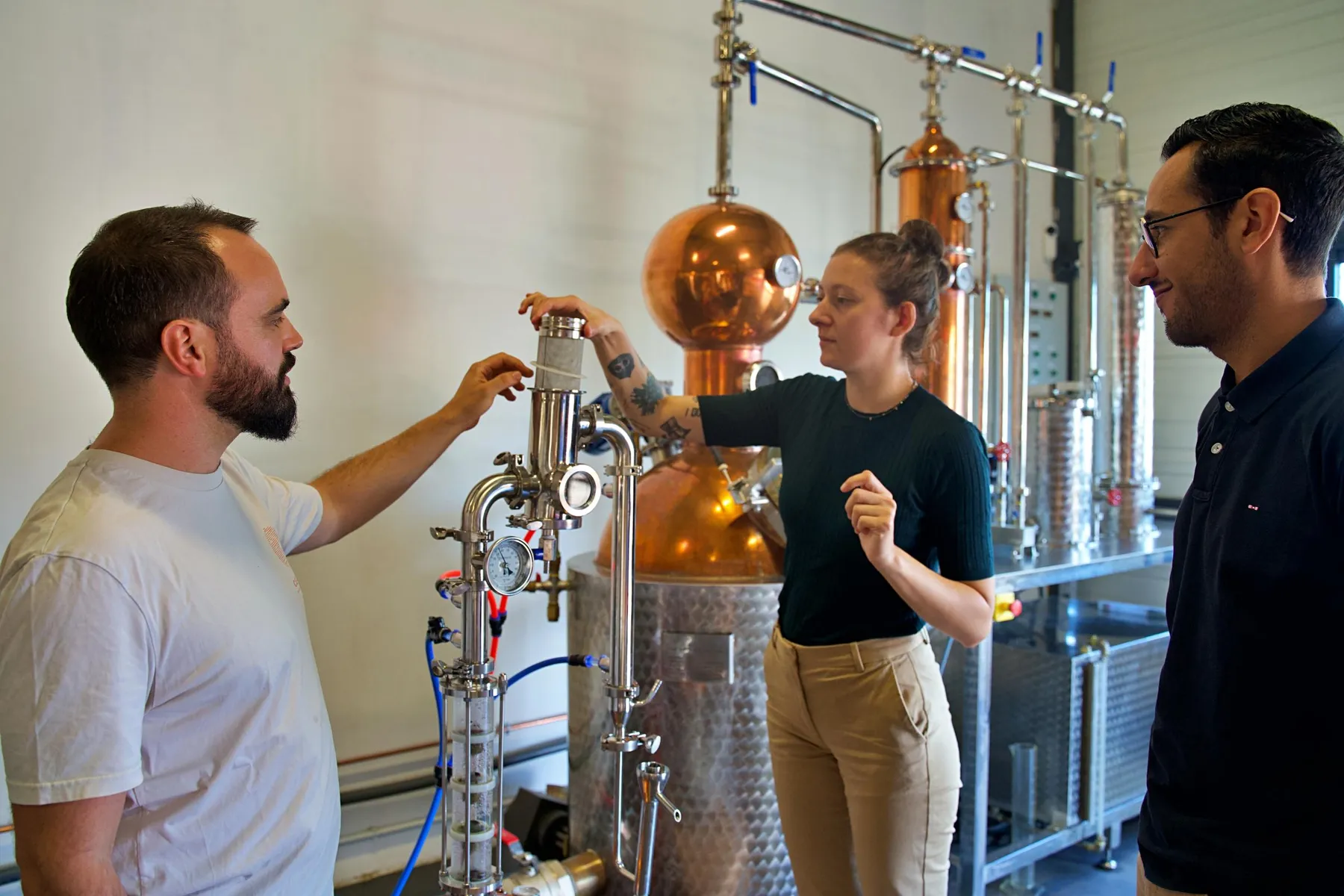 Initiez-vous à la distillation en duo accompagnés par Brice et Estelle - Image n°4 - Wecandoo