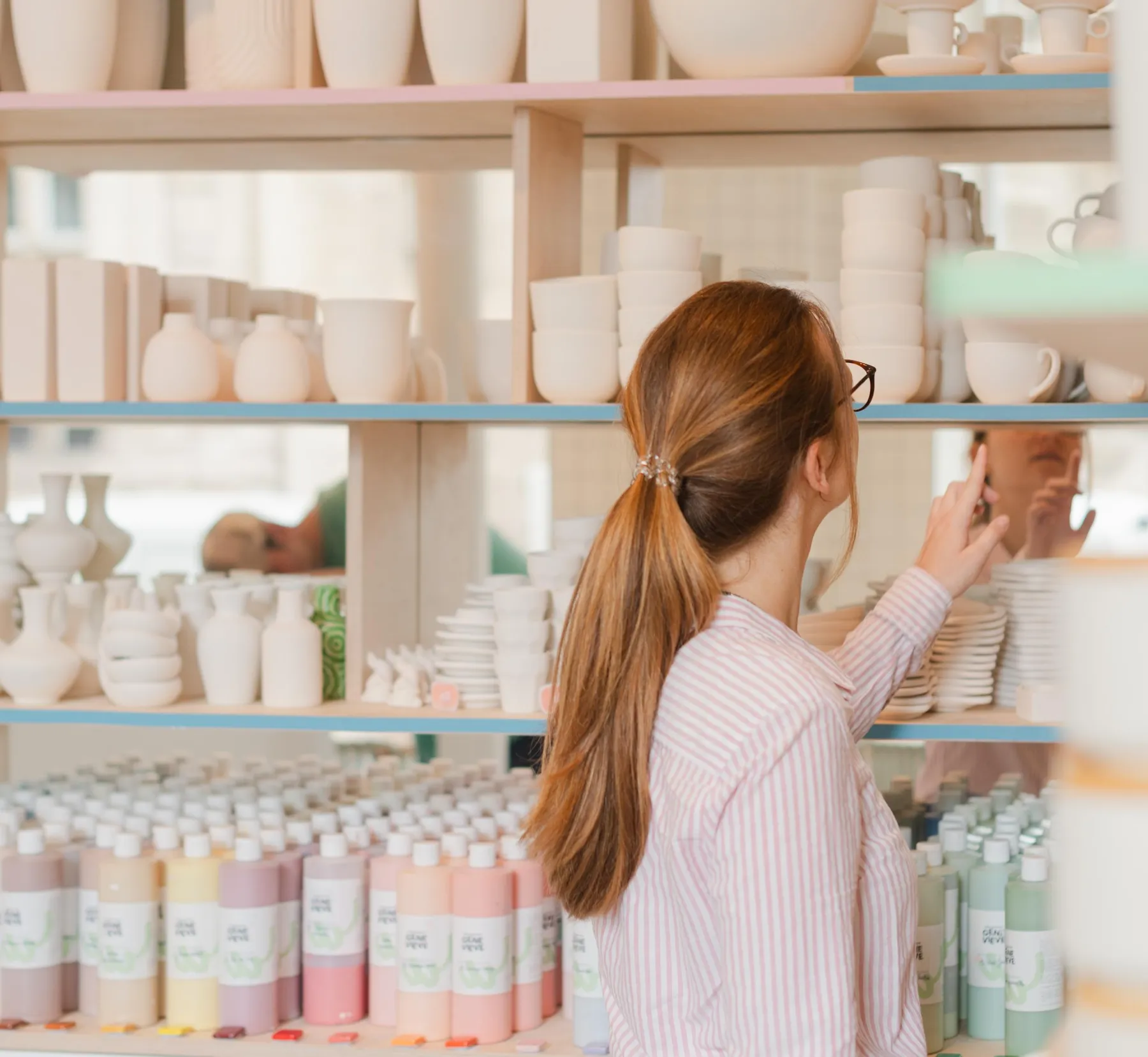 Initiez-vous au décor sur céramique avec Hortense - Image n°3 - Wecandoo