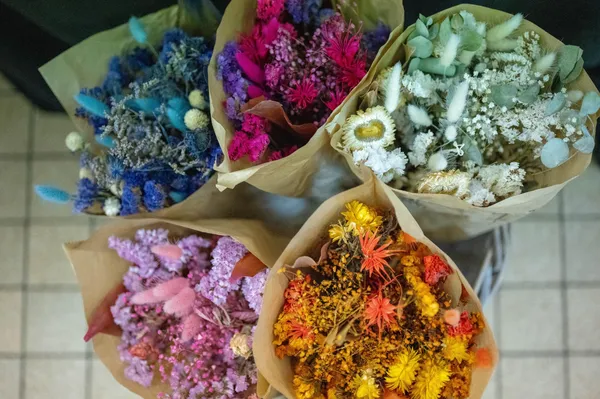 Réalisez votre couronne de fleurs séchées avec Emilie - Afbeelding nr. 2 - Wecandoo