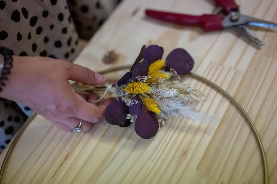 Réalisez votre couronne de fleurs séchées avec Emilie - Afbeelding nr. 1 - Wecandoo