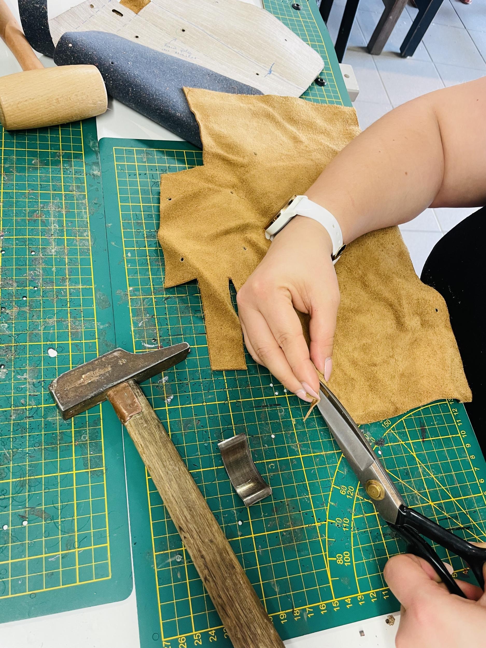 Découvrez la couture sellier et créez votre sac avec Géraldine - Image n°8 - Wecandoo