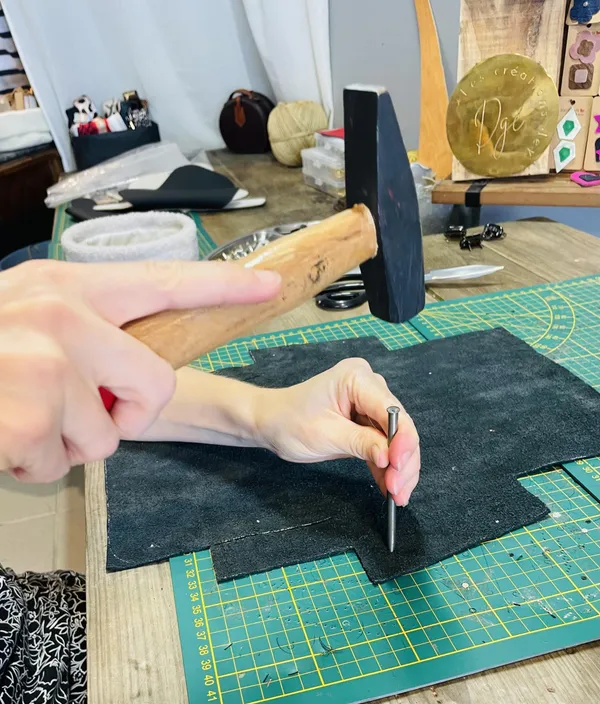 Découvrez la couture sellier et créez votre sac avec Géraldine - Image n°4 - Wecandoo