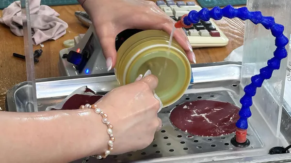 Sculptez votre jonc en jade véritable avec Alissane et son équipe - Image n°4 - Wecandoo