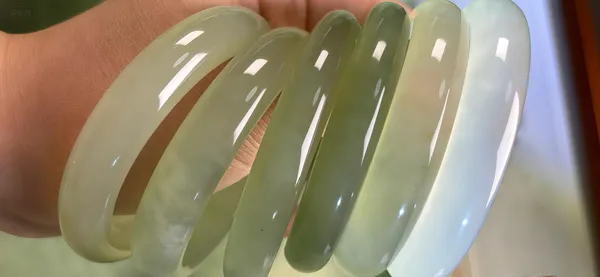 Sculptez votre jonc en jade véritable avec Alissane et son équipe - Image n°5 - Wecandoo