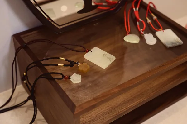 Sculptez votre bijou en jade avec Alissane et son équipe - Image n°3 - Wecandoo