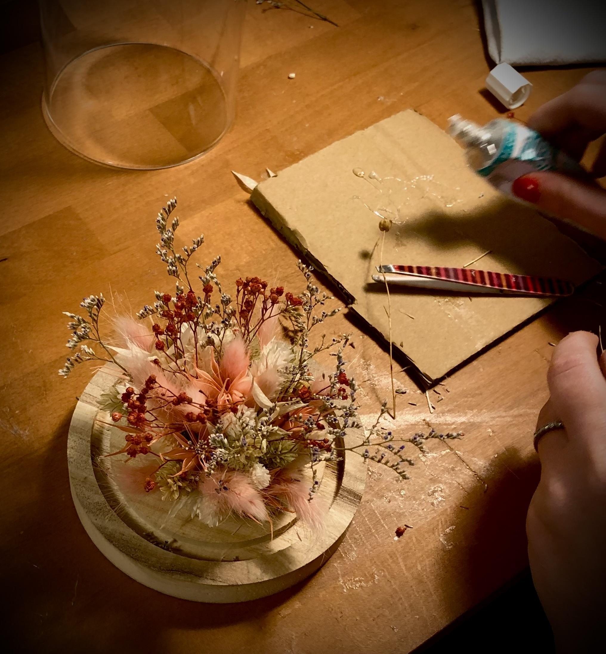 Créez votre cloche de fleurs séchées - Image n°7 - Wecandoo