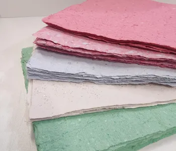 Découvrez la création de papier artisanal