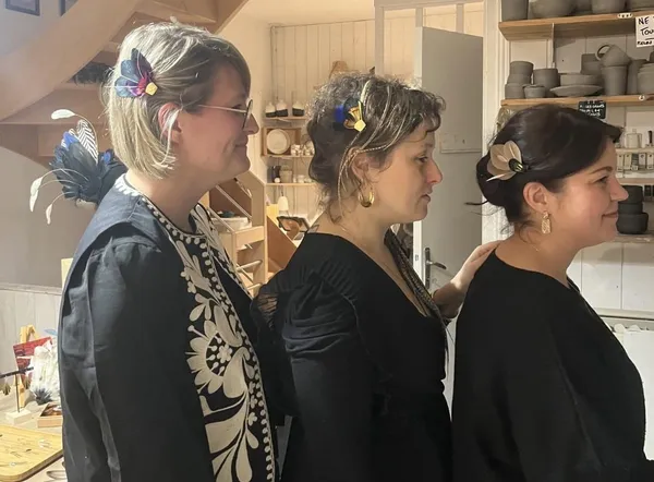 Réalisez votre paire de boucles d'oreilles en plumes avec Déborah - Afbeelding nr. 3 - Wecandoo