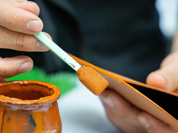 Réalisez votre cabas en cuir avec Jean-François, Rodolphe et Lou-Anne - Image n°2 - Wecandoo