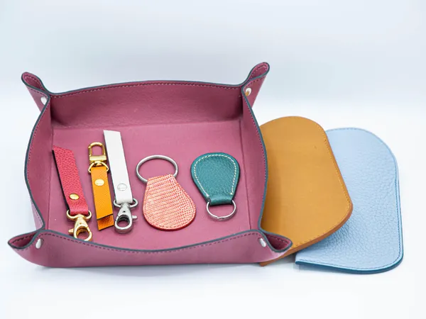 Initiez-vous à la maroquinerie avec Jean-François, Rodolphe et Lou-Anne - Image n°3 - Wecandoo