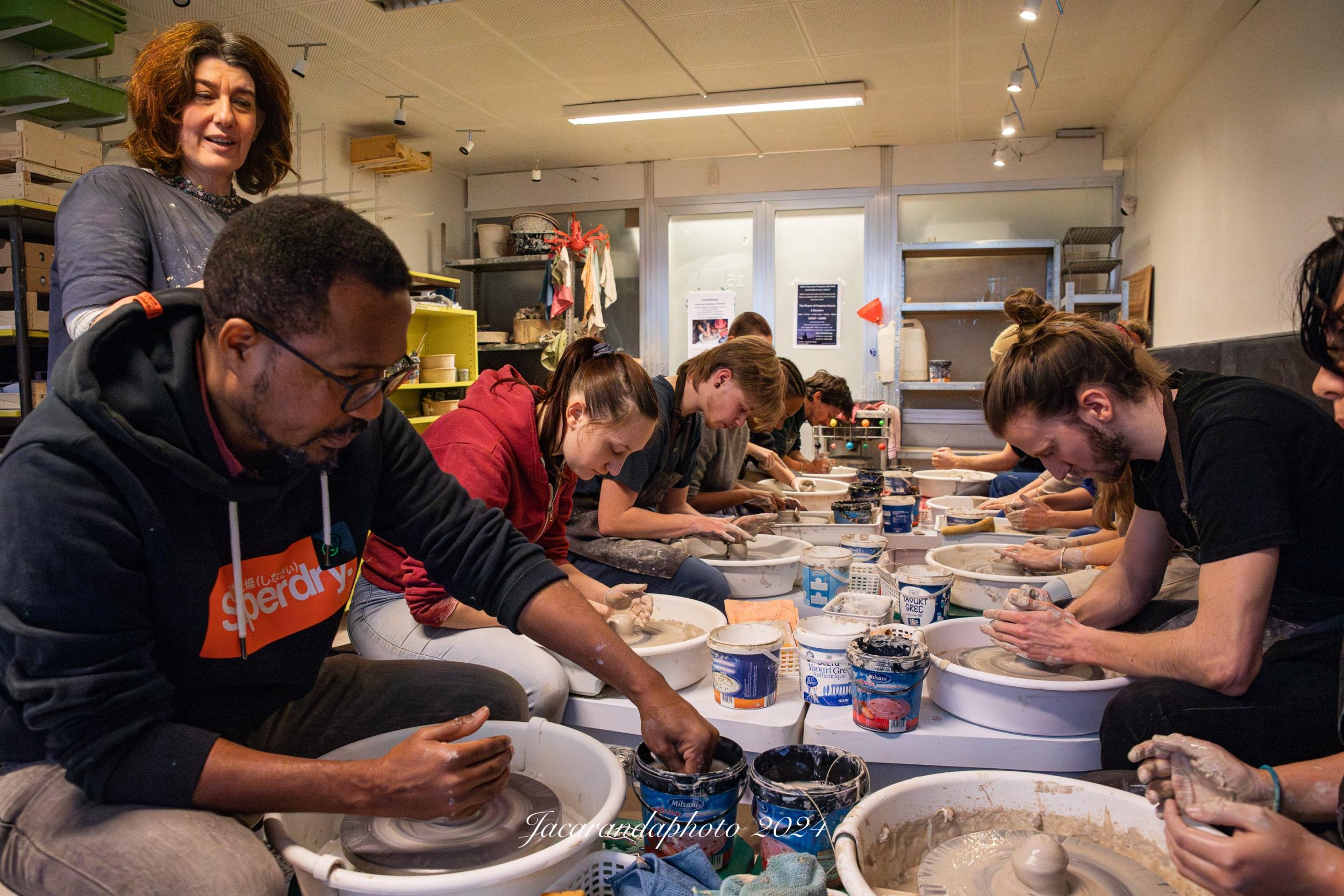 Initiez votre équipe au tour de potier avec Claudia - Image n°7 - Wecandoo