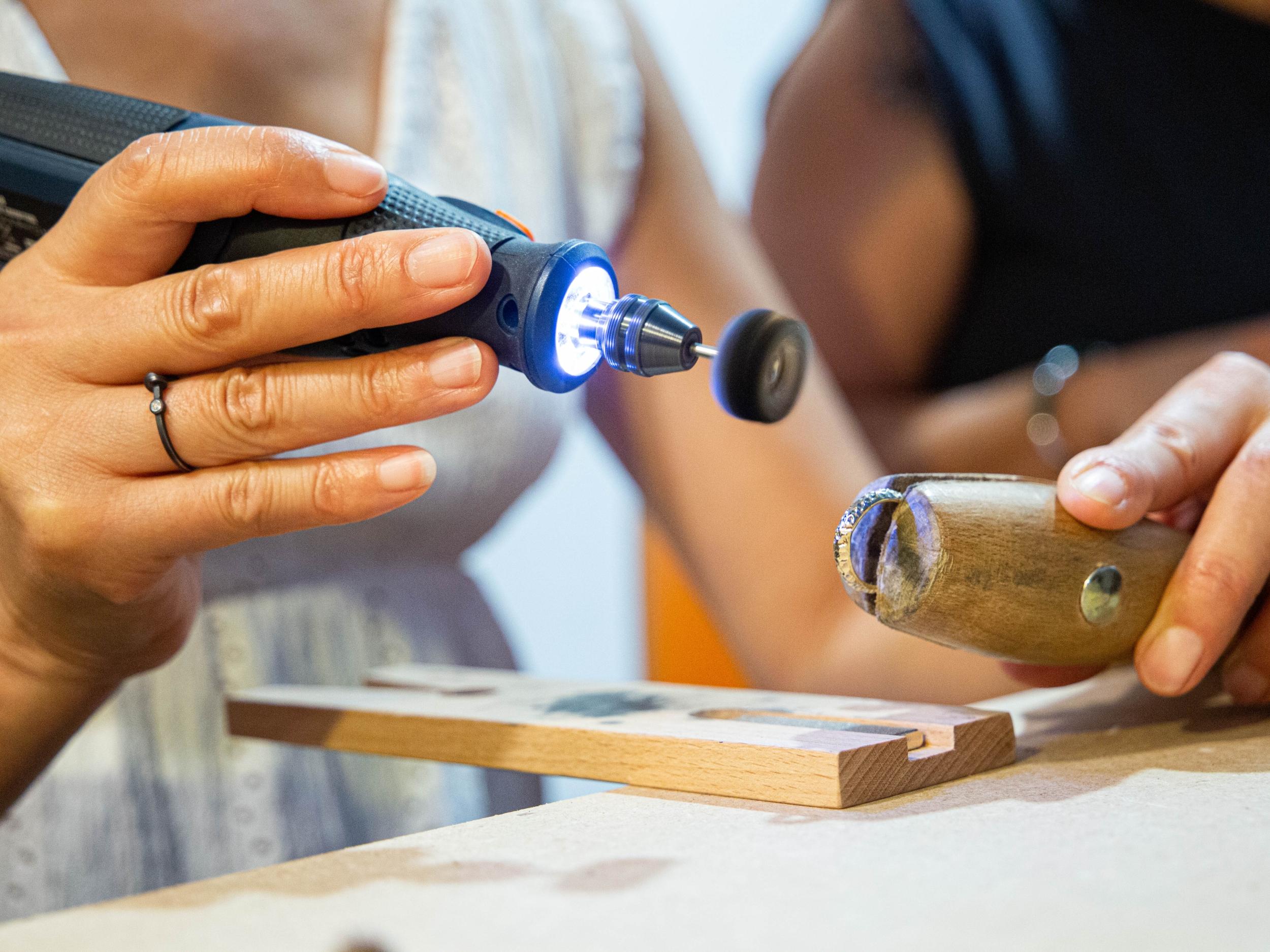 Réalisez votre bague texturée en argent avec Élodie - Image n°2 - Wecandoo