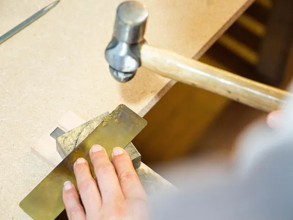 Créez vos manchettes en laiton avec Élodie - Afbeelding nr. 2 - Wecandoo