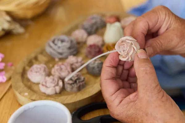 Créez votre bouquet de bougies et savons avec Candice - Image n°2 - Wecandoo