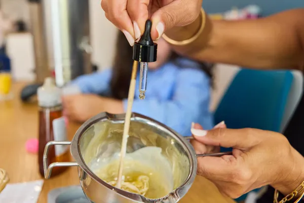 Créez votre bougie au miel avec Candice - Image n°5 - Wecandoo