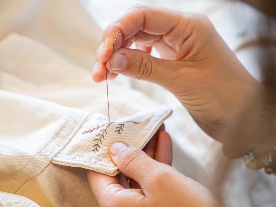 Customisez et brodez votre vêtement avec Anne-Laurie - Image n°1 - Wecandoo