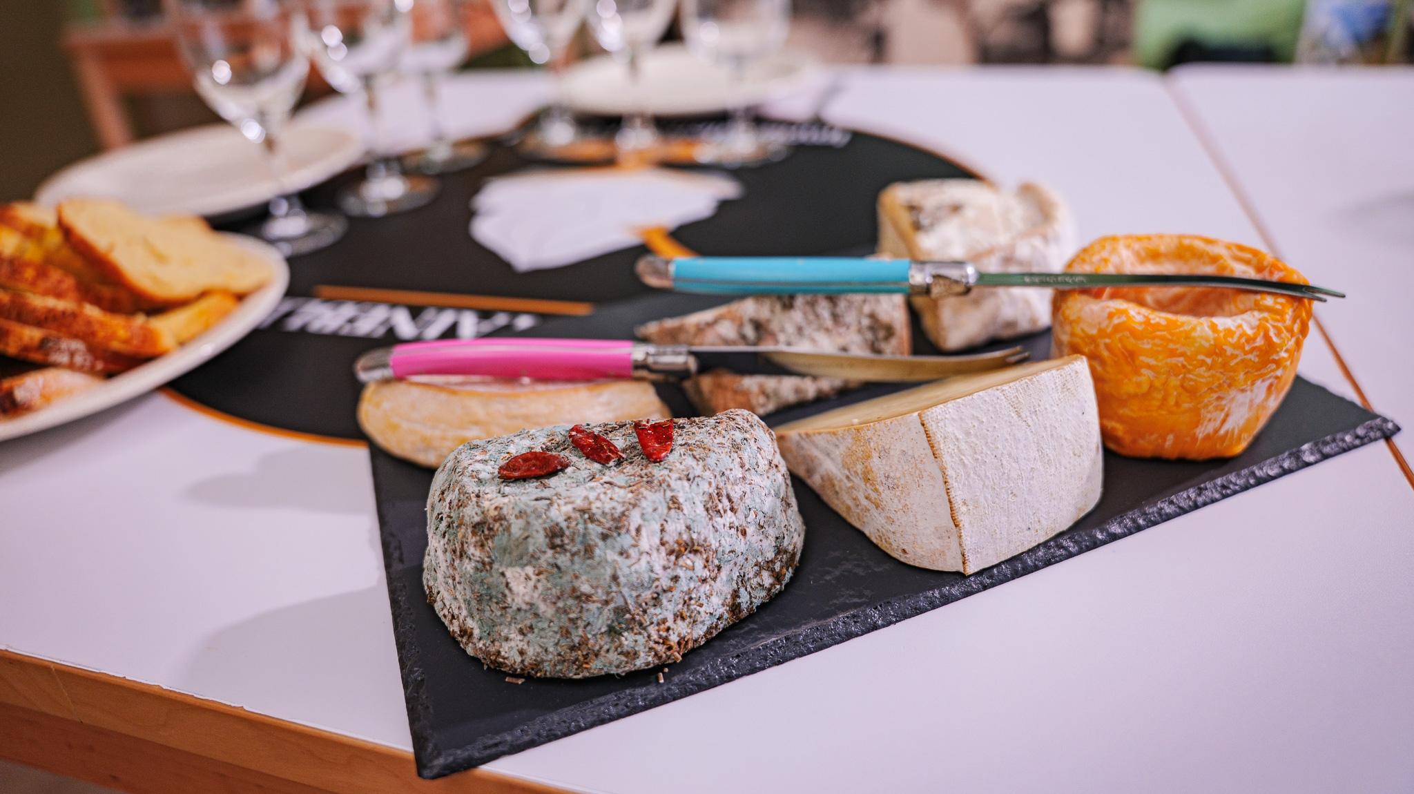 Réalisez votre plateau de fromages avec Christophe - Image n°1 - Wecandoo