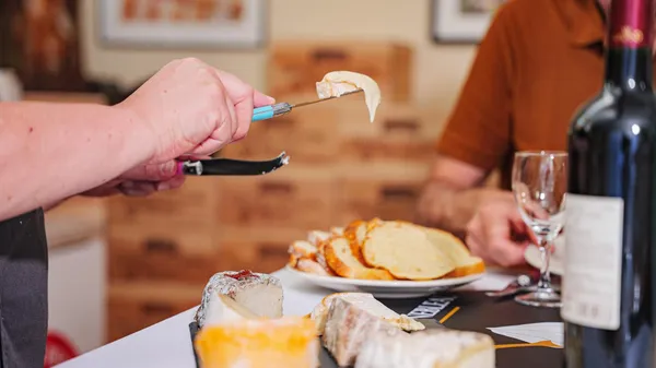 Composez votre plateau de fromages avec Christophe - Image n°2 - Wecandoo